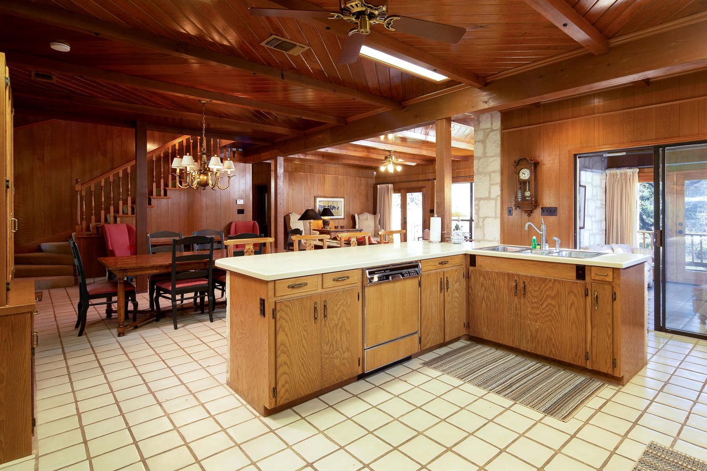 New Braunfels Glamping Retreat with Direct River Access. Ideal for Water Sports