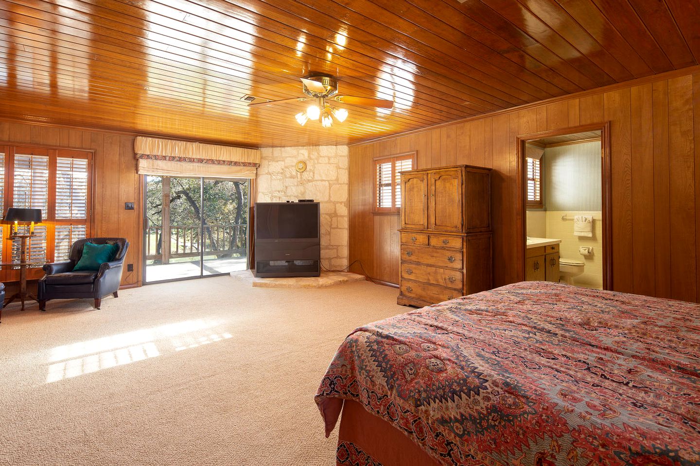 New Braunfels Glamping Retreat with Direct River Access. Ideal for Water Sports