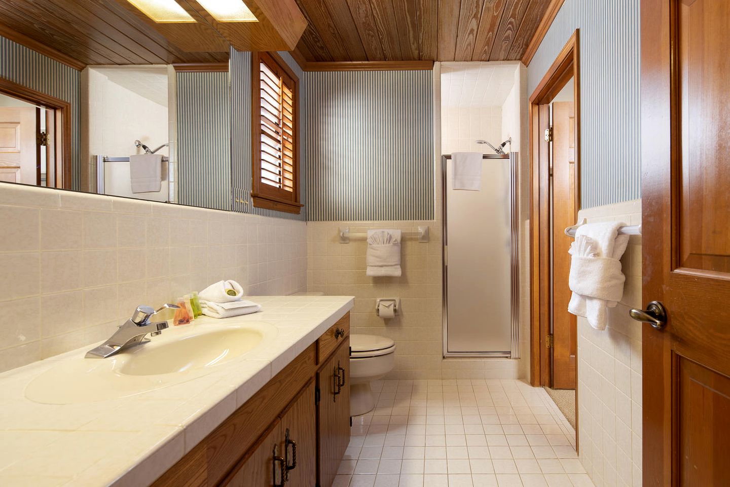 New Braunfels Glamping Retreat with Direct River Access. Ideal for Water Sports