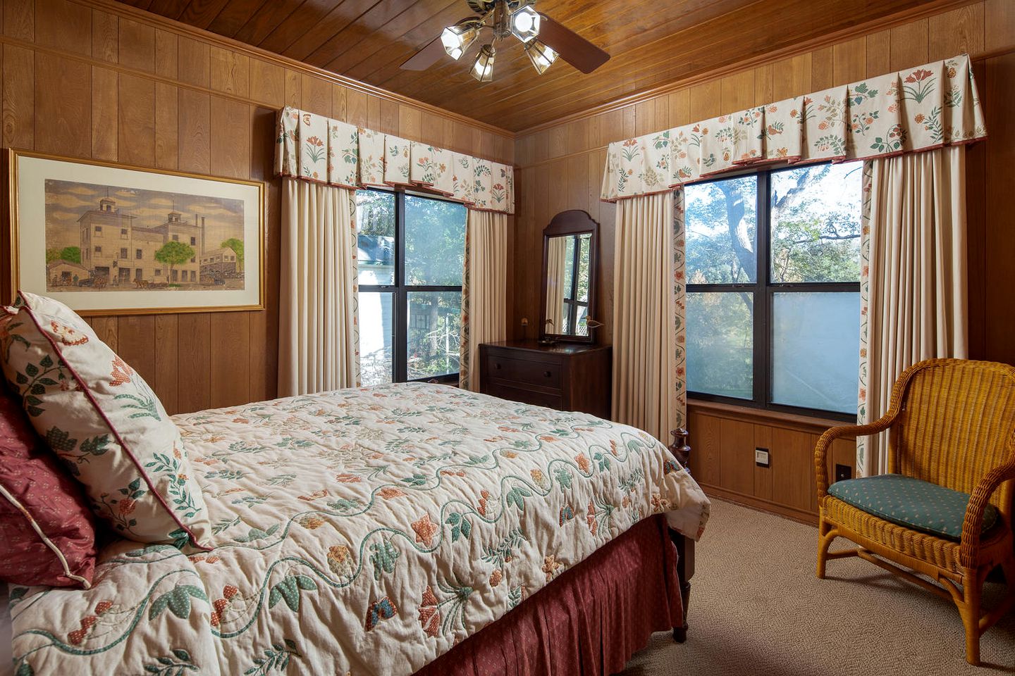 New Braunfels Glamping Retreat with Direct River Access. Ideal for Water Sports