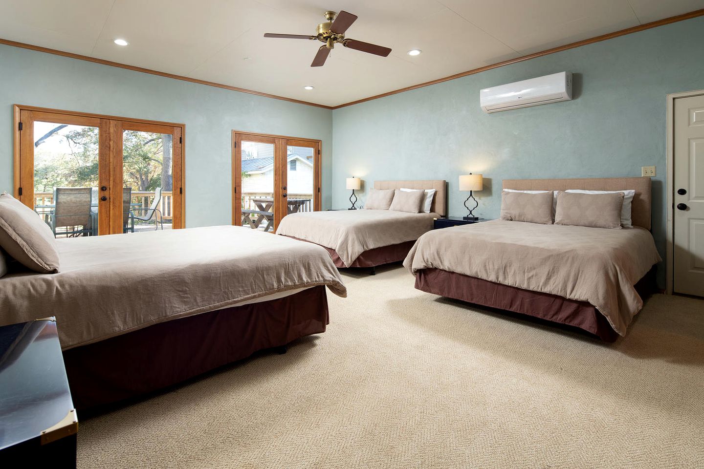 New Braunfels Glamping Retreat with Direct River Access. Ideal for Water Sports