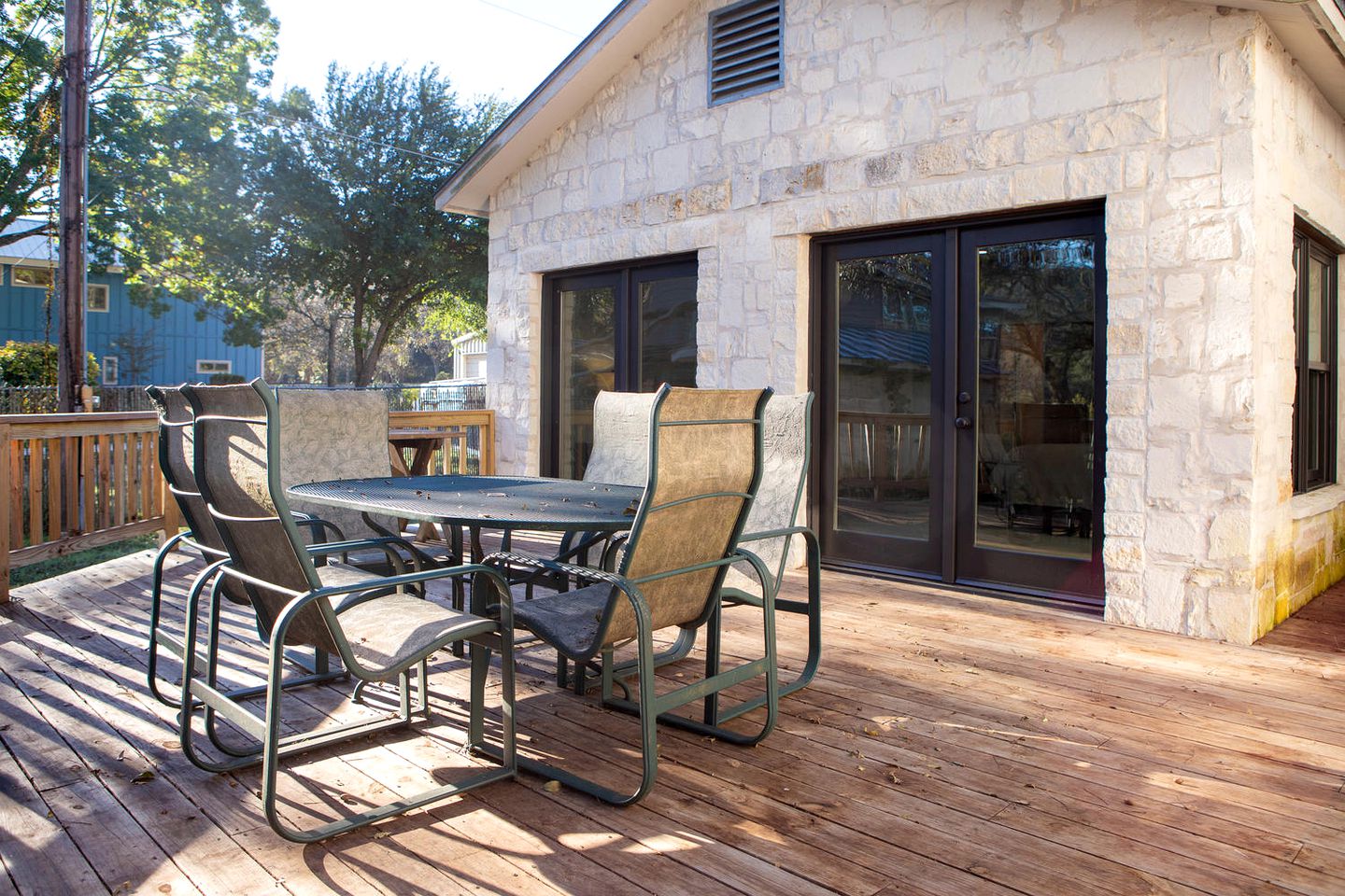 New Braunfels Glamping Retreat with Direct River Access. Ideal for Water Sports