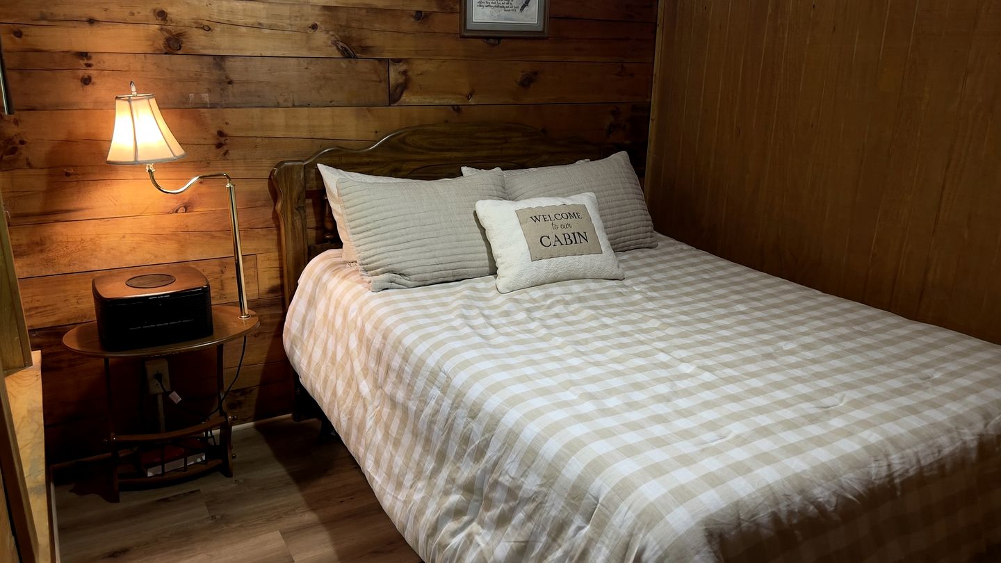 Peaceful Cabin with Hot Tub and Fire Pit in Bruceton Mills, West Virginia