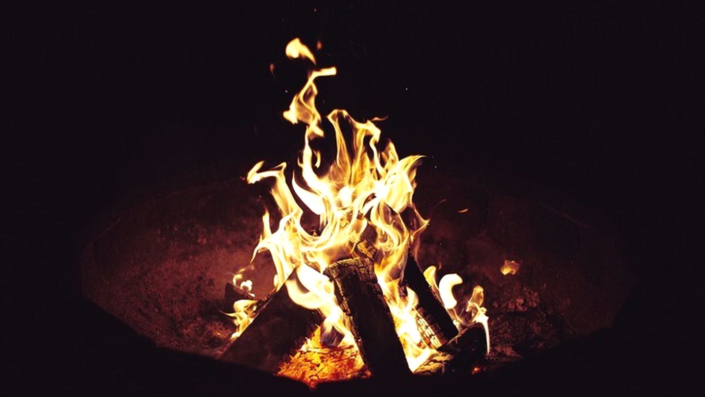 Peaceful Cabin with Hot Tub and Fire Pit in Bruceton Mills, West Virginia