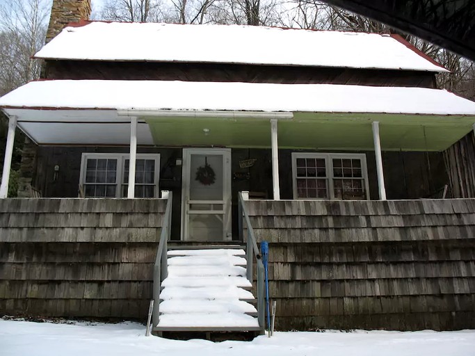 Cabins (Newland, North Carolina, United States)