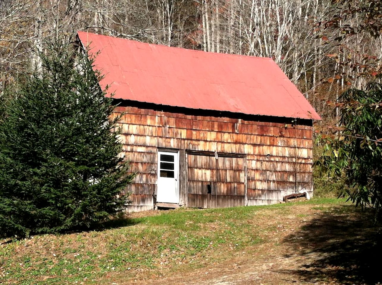 Secluded Family-Friendly Cabin Rental on 90 Acres in Newland, North Carolina
