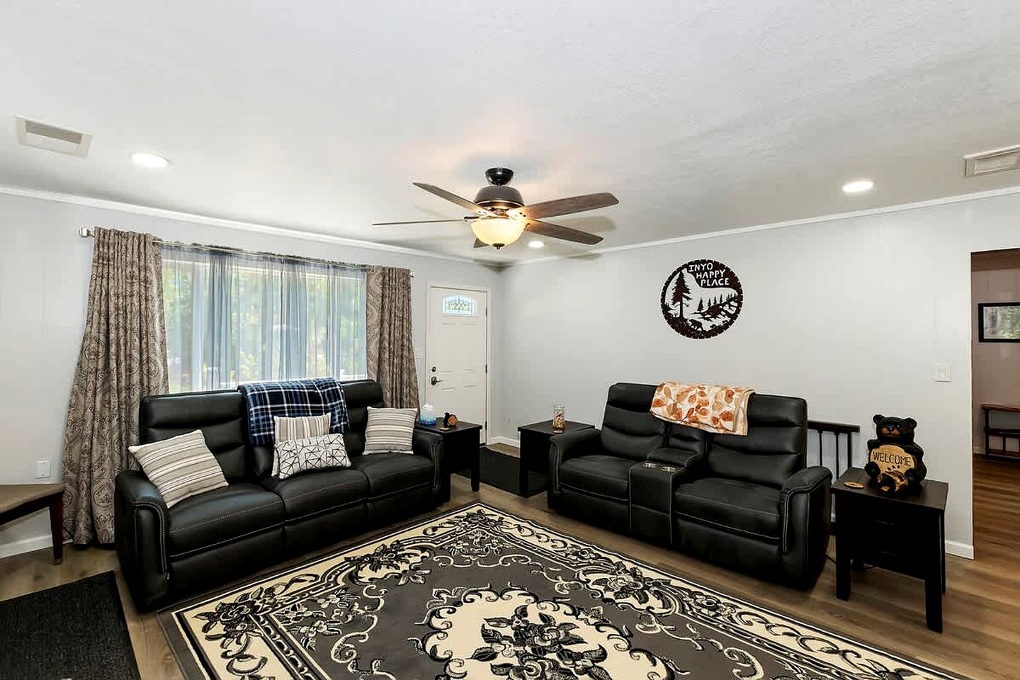 California Dreaming: Charming Cabin with Game Room in Prime Location