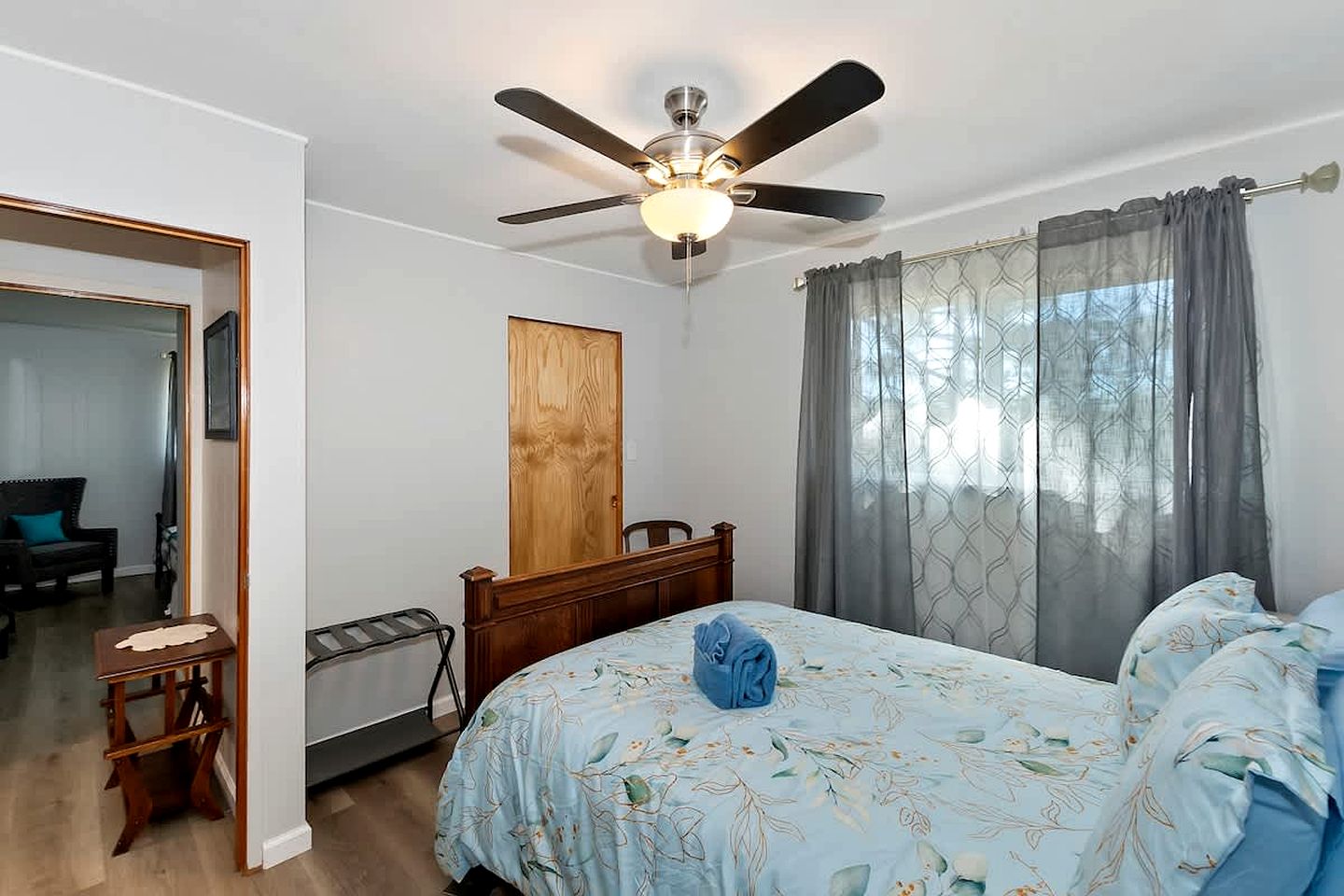 California Dreaming: Charming Cabin with Game Room in Prime Location