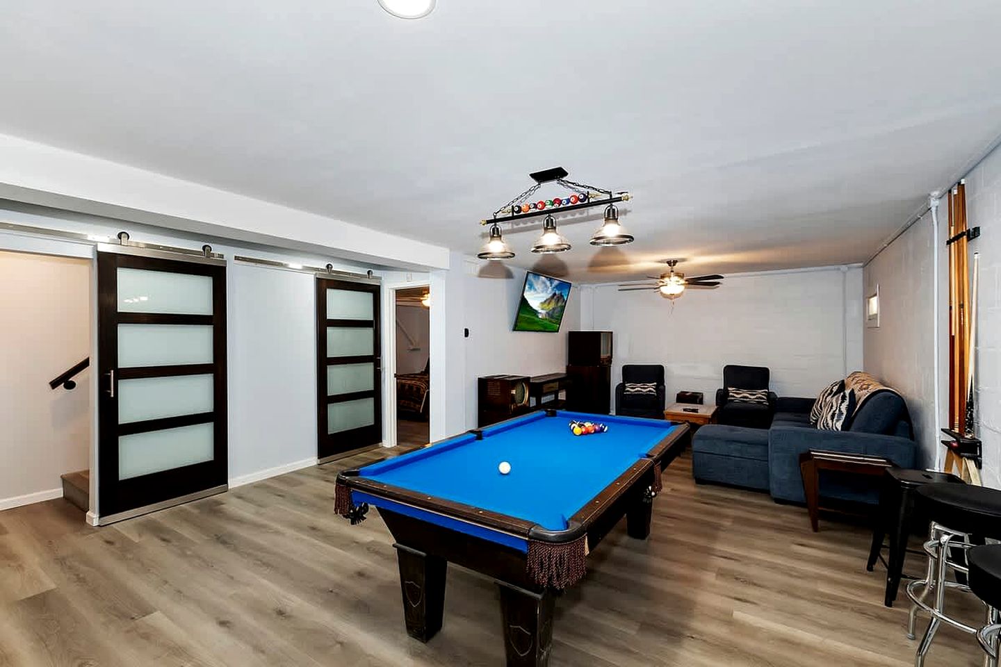 California Dreaming: Charming Cabin with Game Room in Prime Location