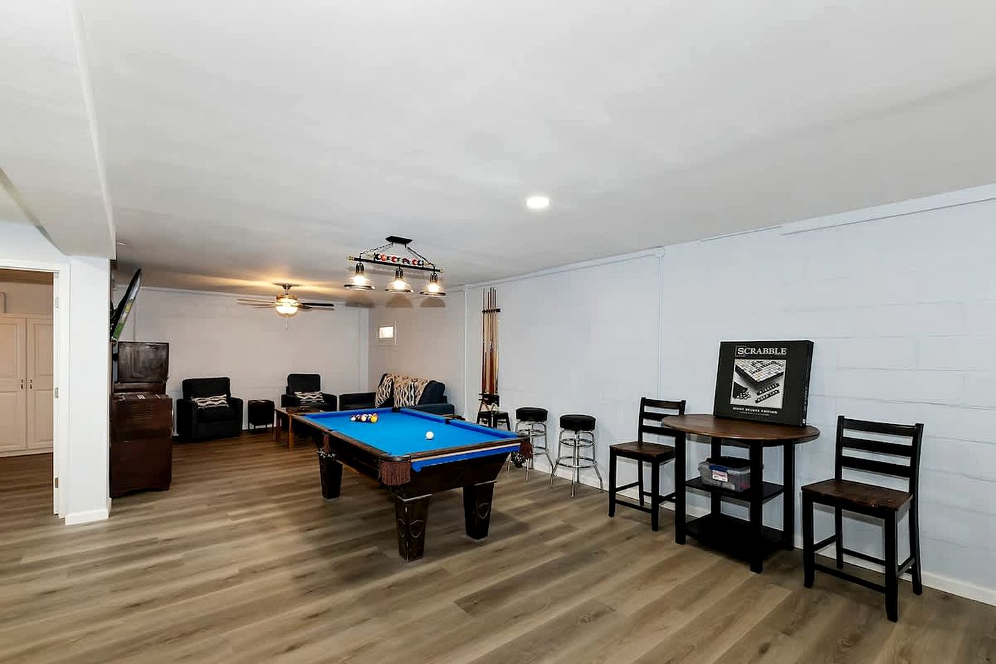 California Dreaming: Charming Cabin with Game Room in Prime Location