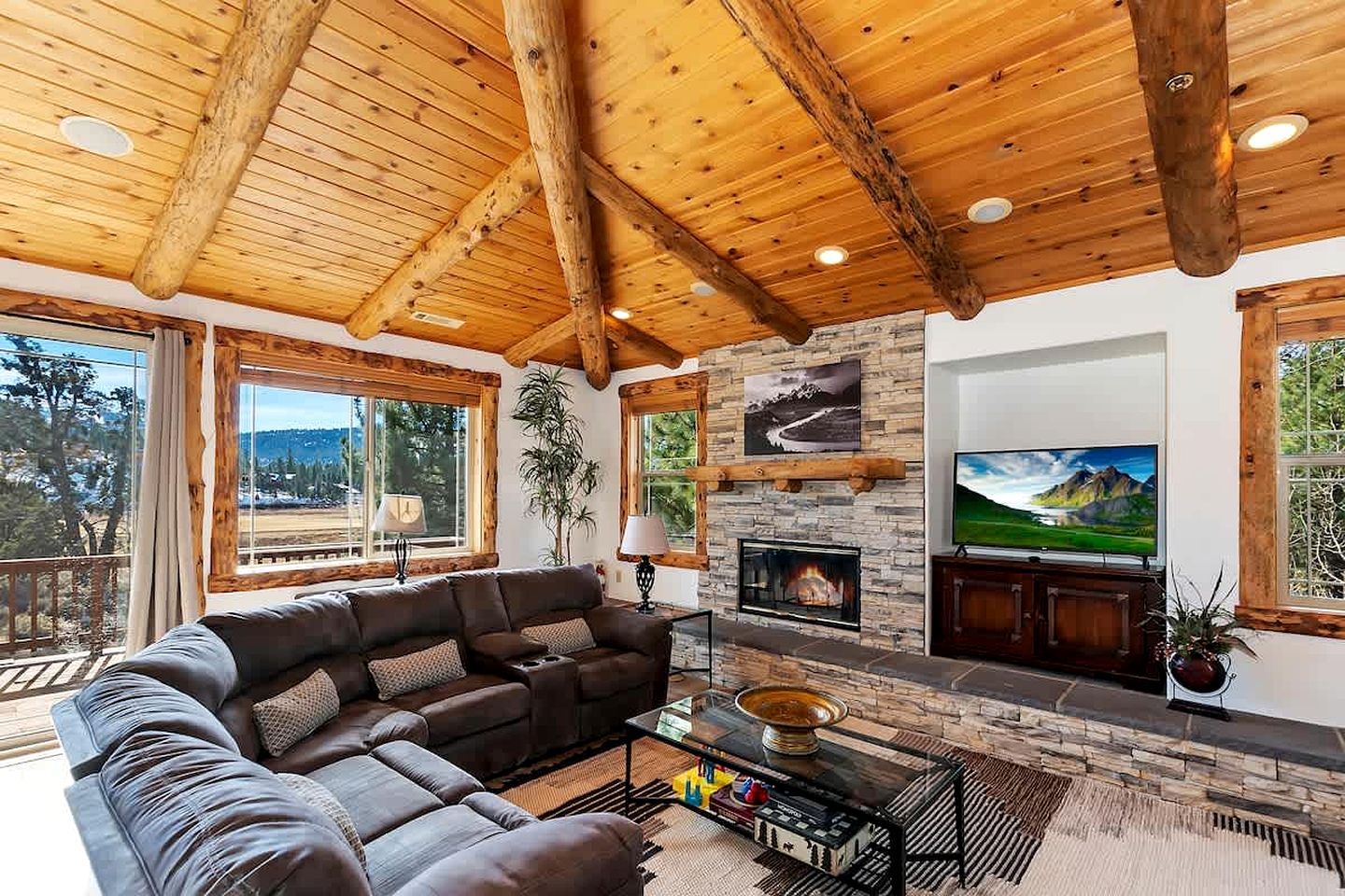 California Dreaming: Lakeside Cabin Getaway in the Best Location