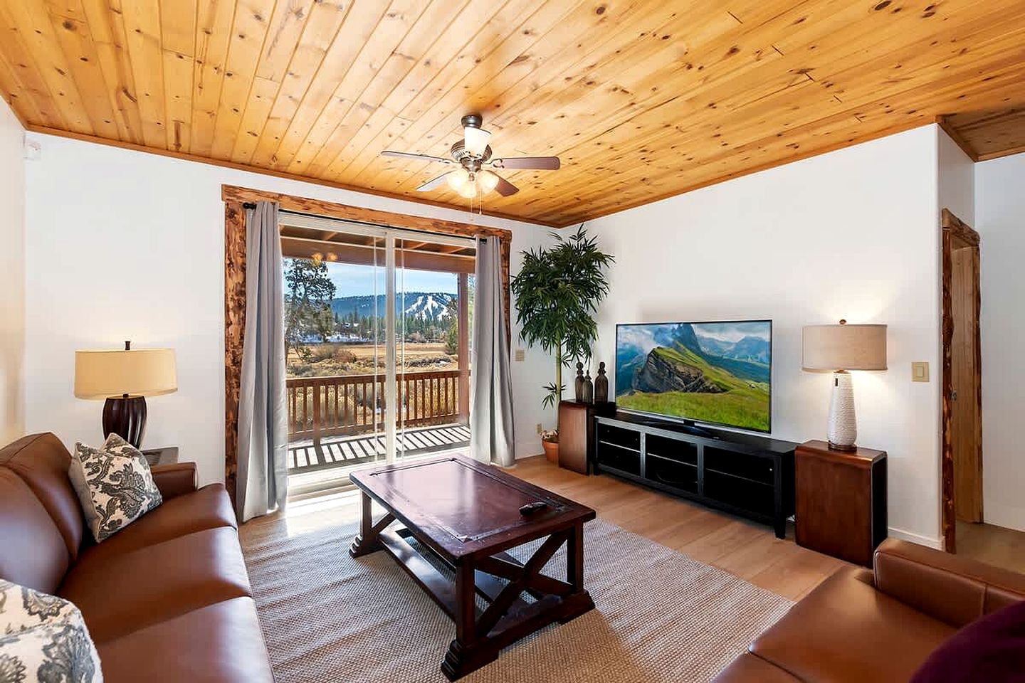 California Dreaming: Lakeside Cabin Getaway in the Best Location