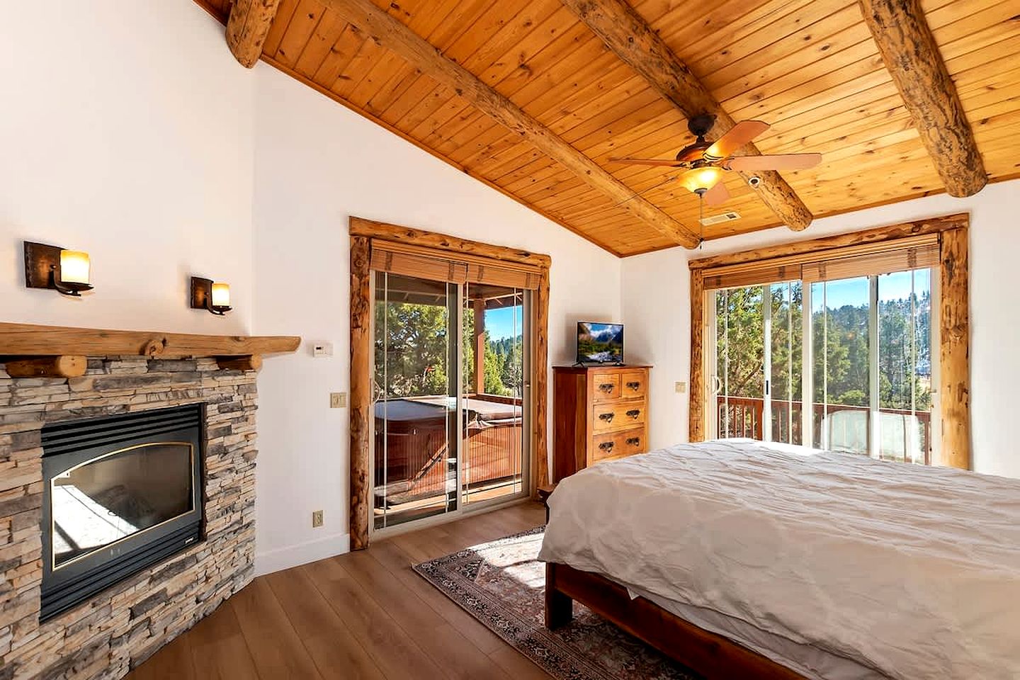 California Dreaming: Lakeside Cabin Getaway in the Best Location