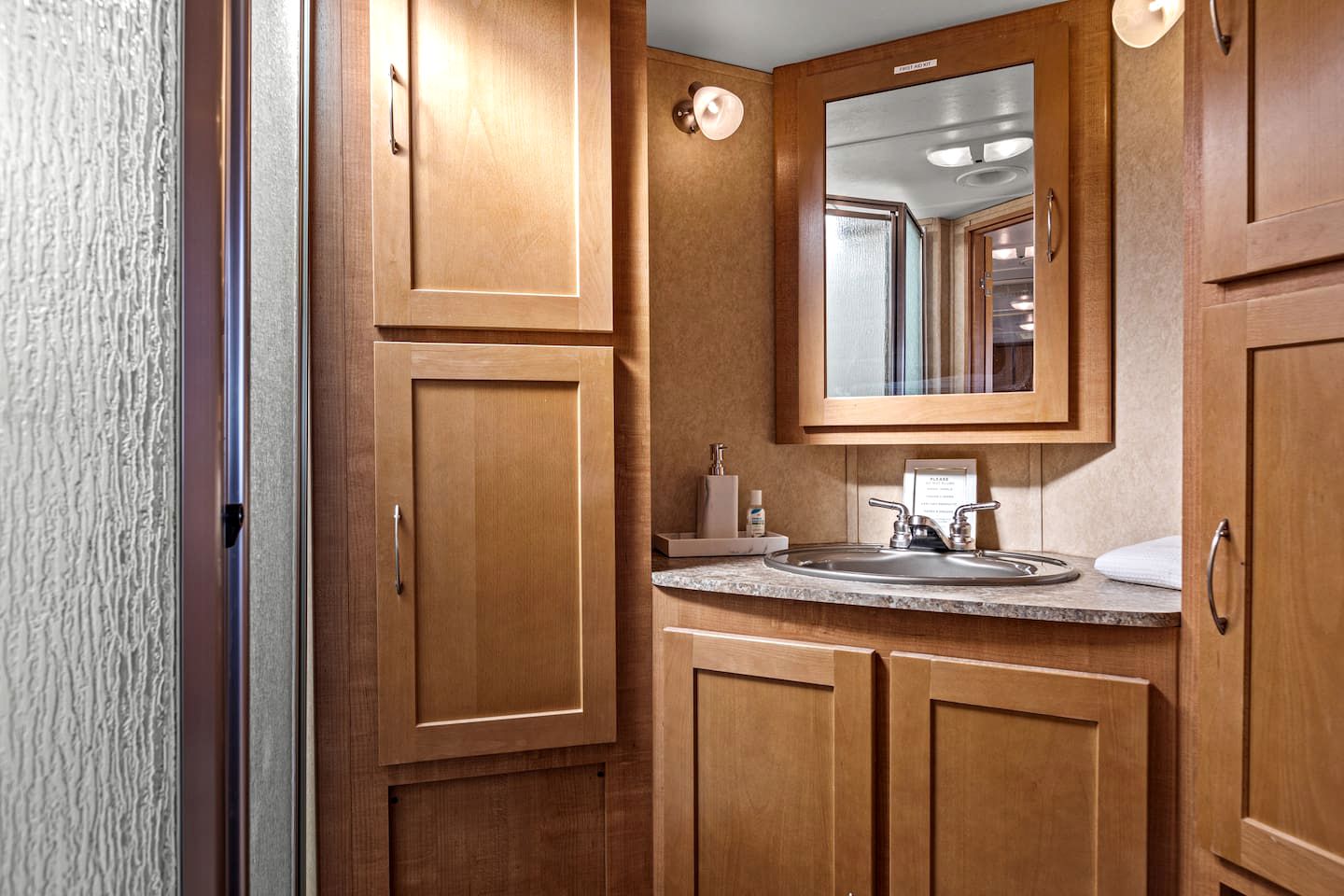 California Glamping Vacations in this Caravan Ideal for Enjoying Unique Views of the Desert