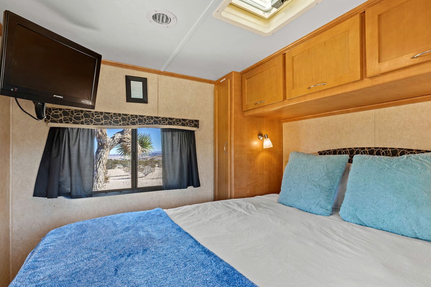California Glamping Vacations in this Caravan Ideal for Enjoying Unique Views of the Desert