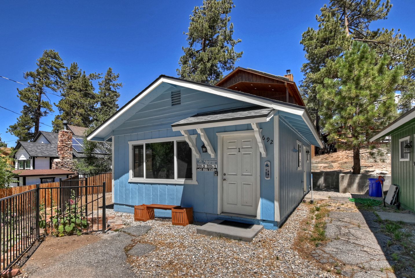 Your Romantic Getaway: Cozy Cabin with Hot Tub in Big Bear