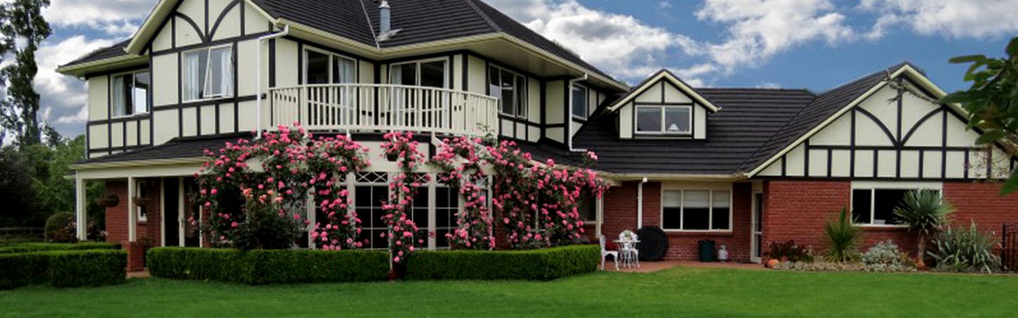 Romantic Bed and Breakfast Accommodation by the Waikato River in Cambridge, New Zealand