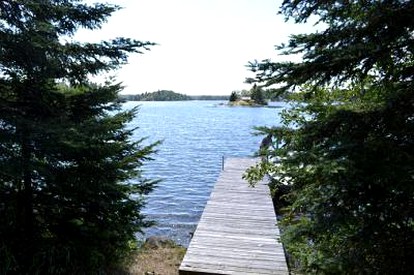 Secluded Waterfront Cottage Rental with Private Dock on Cameron Island in Ontario photo 4