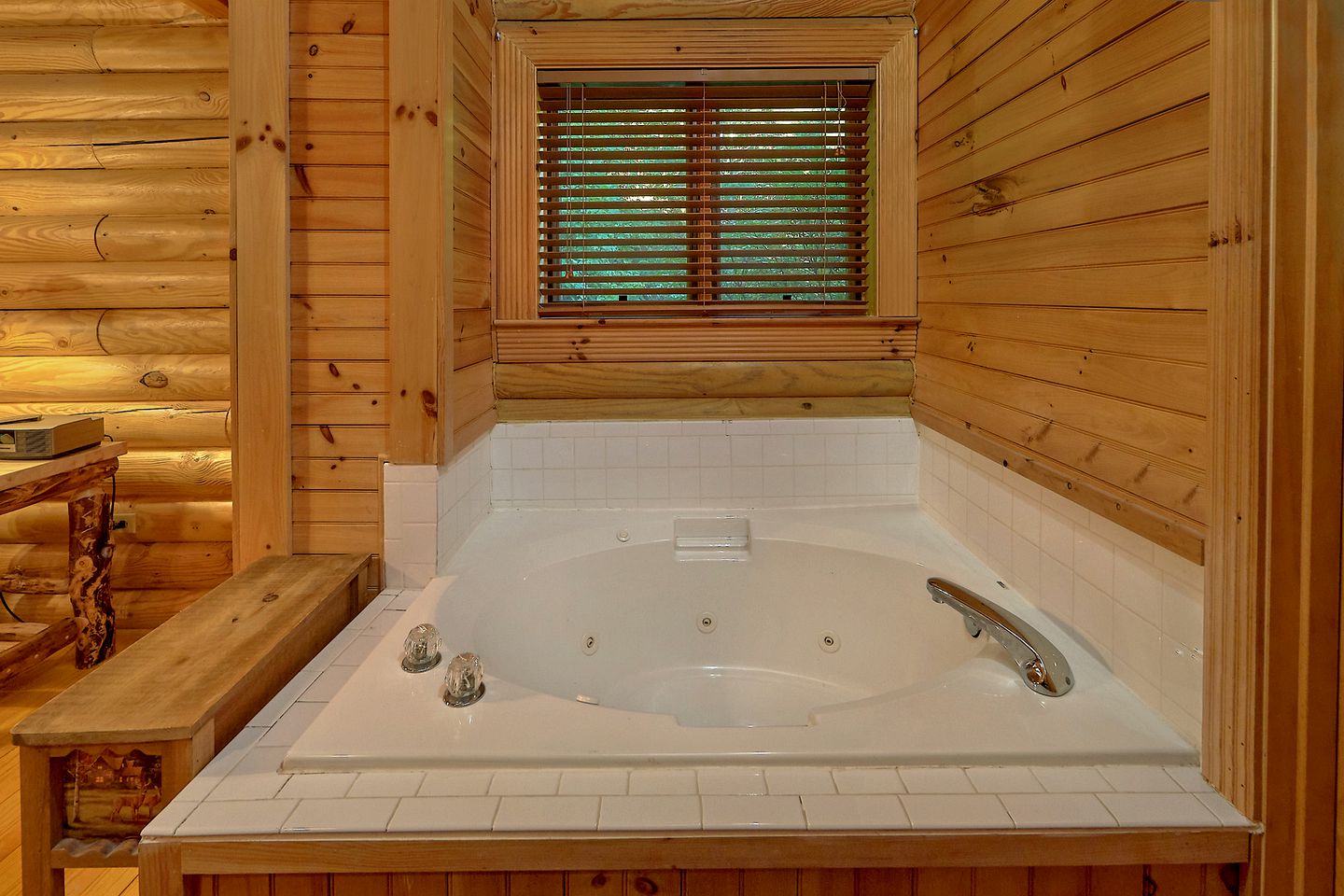 Charming Cabin Escape near Great Smoky Mountain National Park, Tennessee