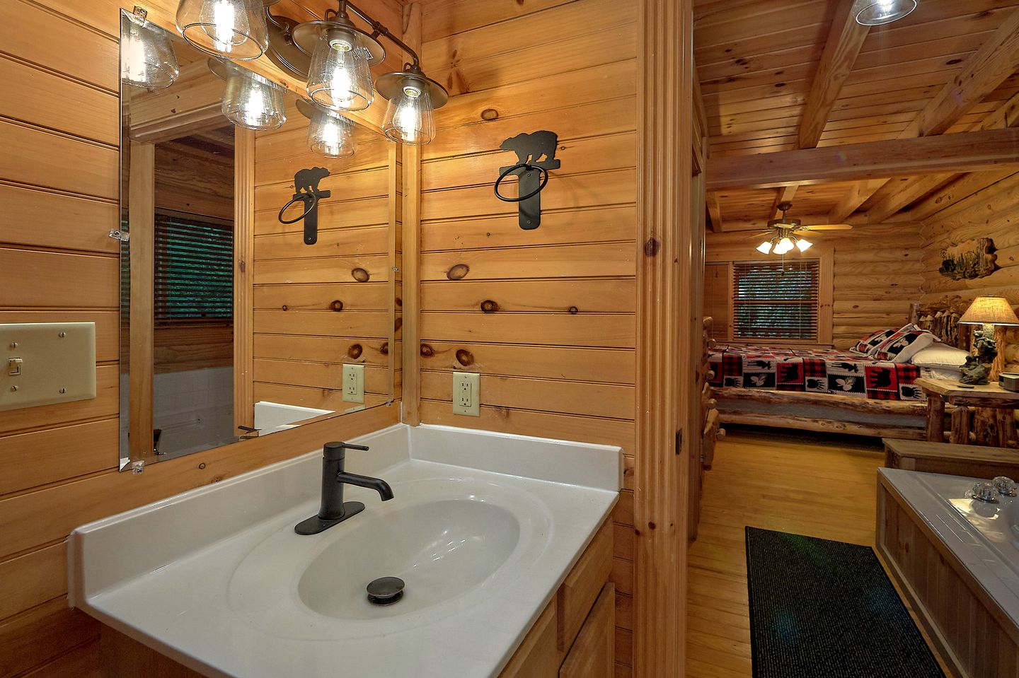 Charming Cabin Escape near Great Smoky Mountain National Park, Tennessee