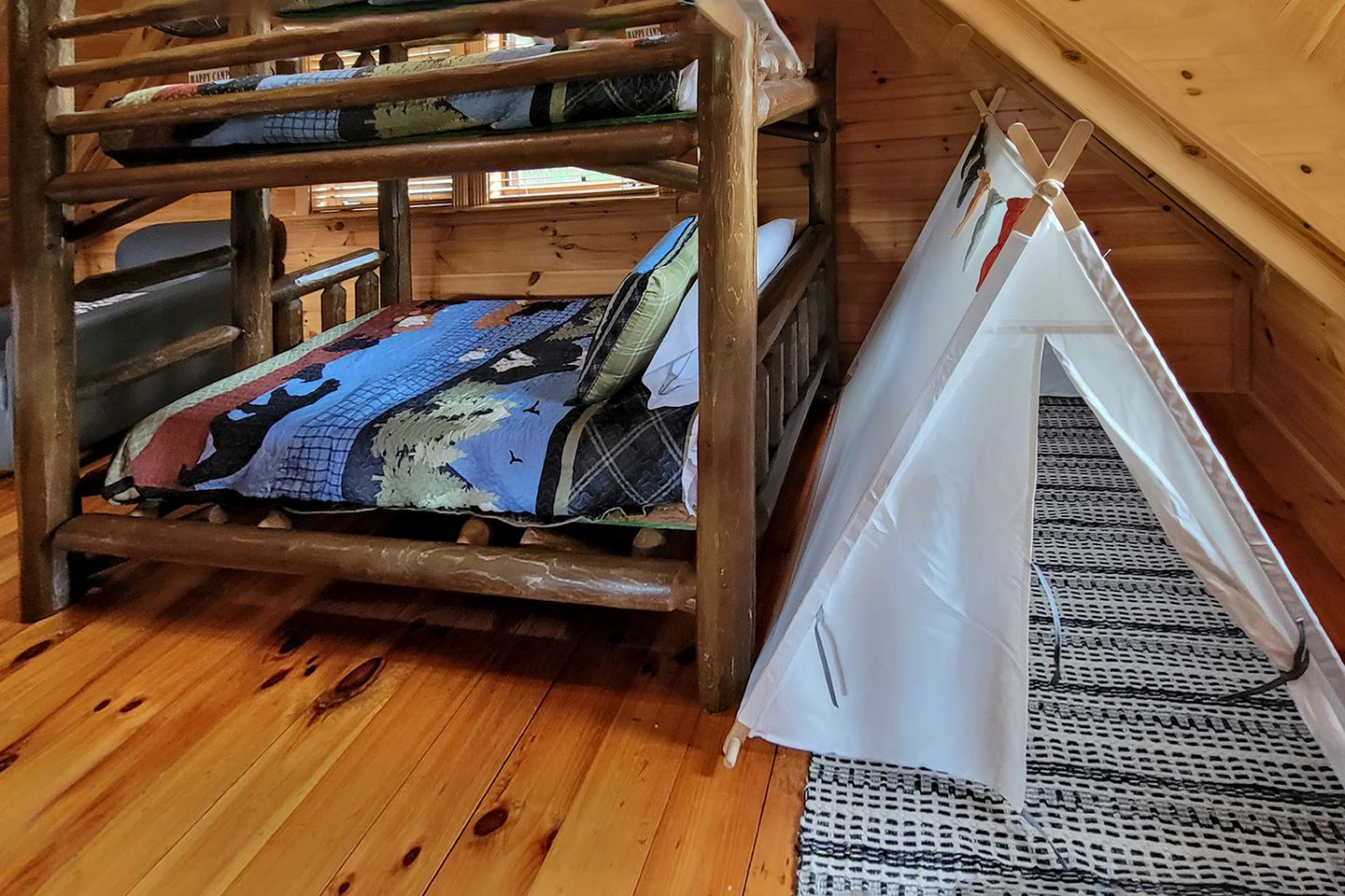Charming Cabin Escape near Great Smoky Mountain National Park, Tennessee