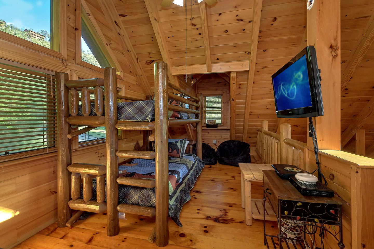 Charming Cabin Escape near Great Smoky Mountain National Park, Tennessee