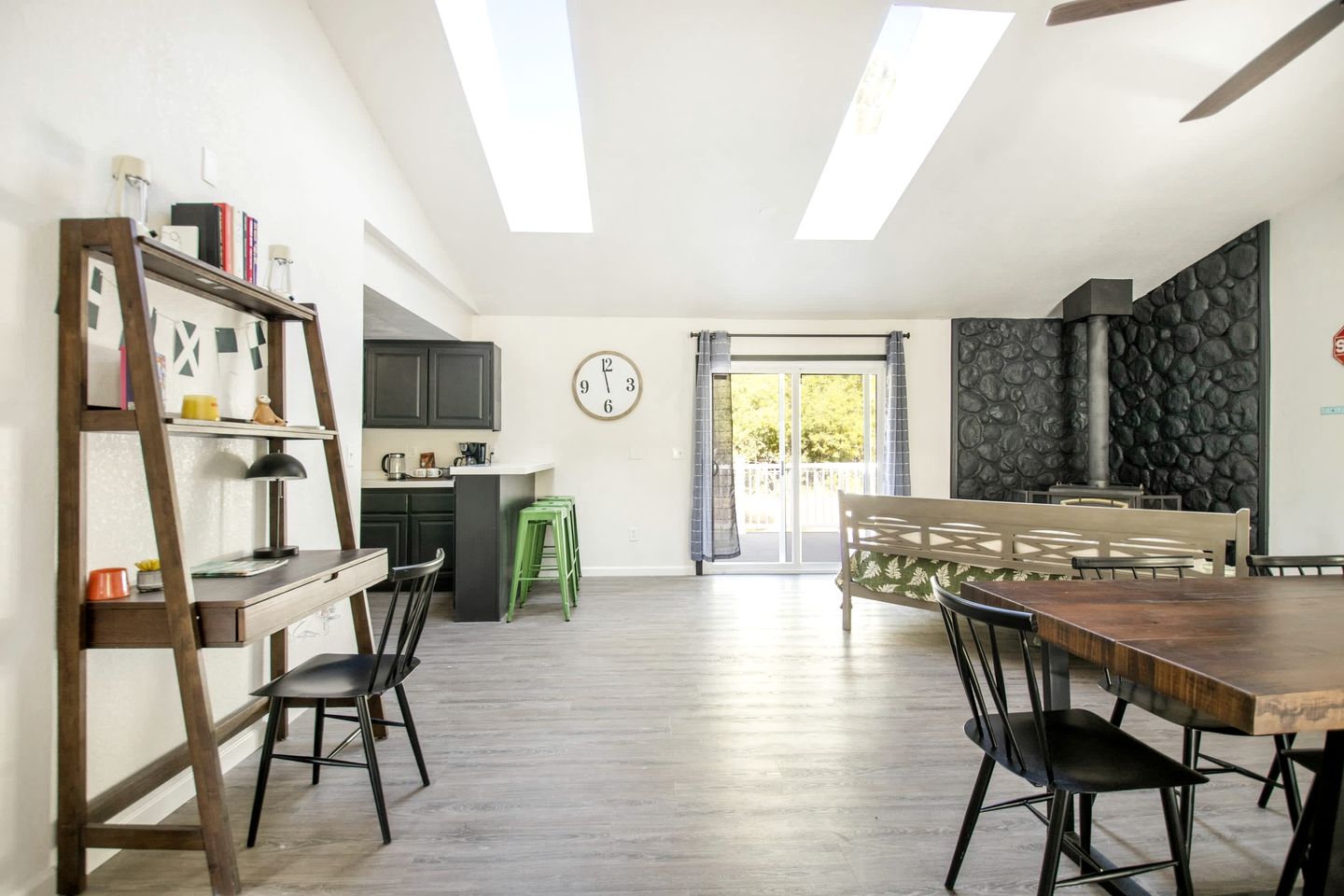 Fantastic Cottage with Barbecue and Fire Pit in Big Bear Lake, California
