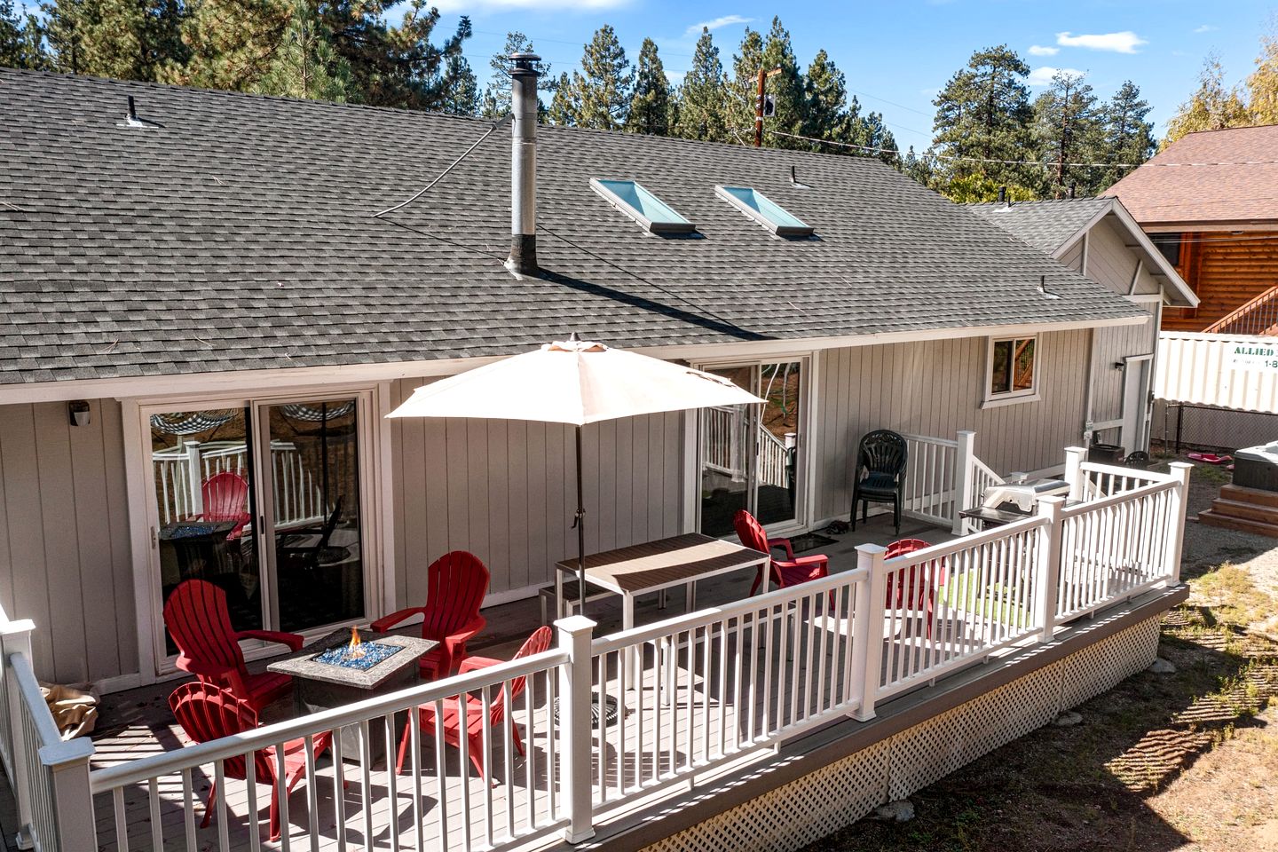 Fantastic Cottage with Barbecue and Fire Pit in Big Bear Lake, California