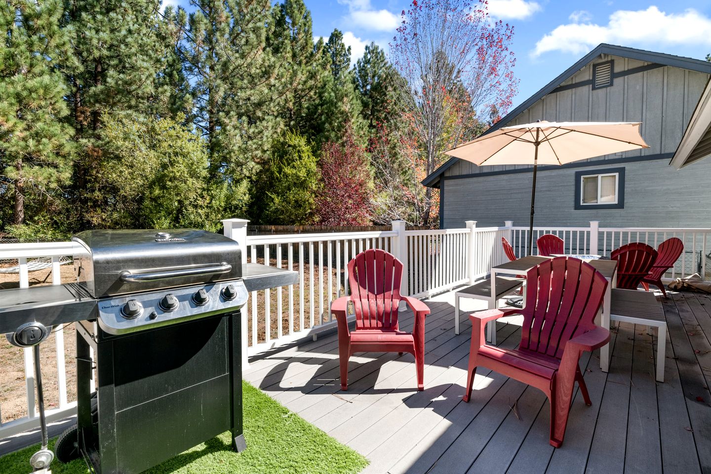 Fantastic Cottage with Barbecue and Fire Pit in Big Bear Lake, California