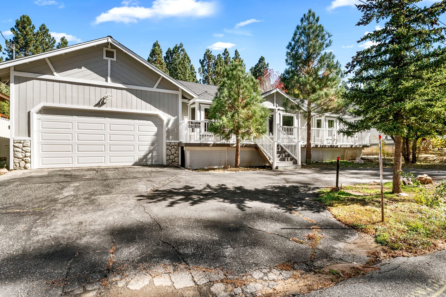 Fantastic Cottage with Barbecue and Fire Pit in Big Bear Lake, California