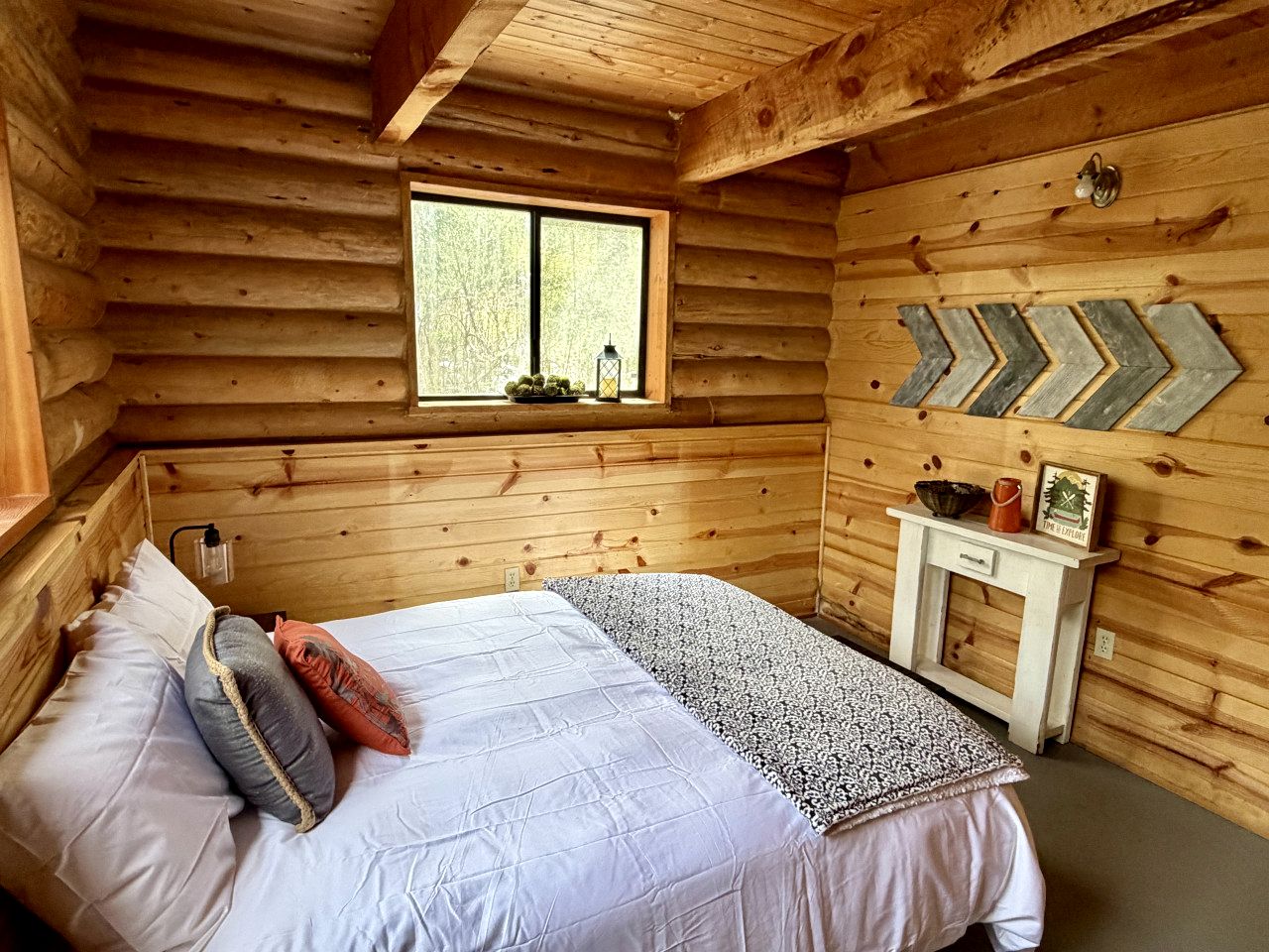 Peaceful Historic Cabins with Stocked Lake & Outdoor Adventures near Swan Valley, Idaho