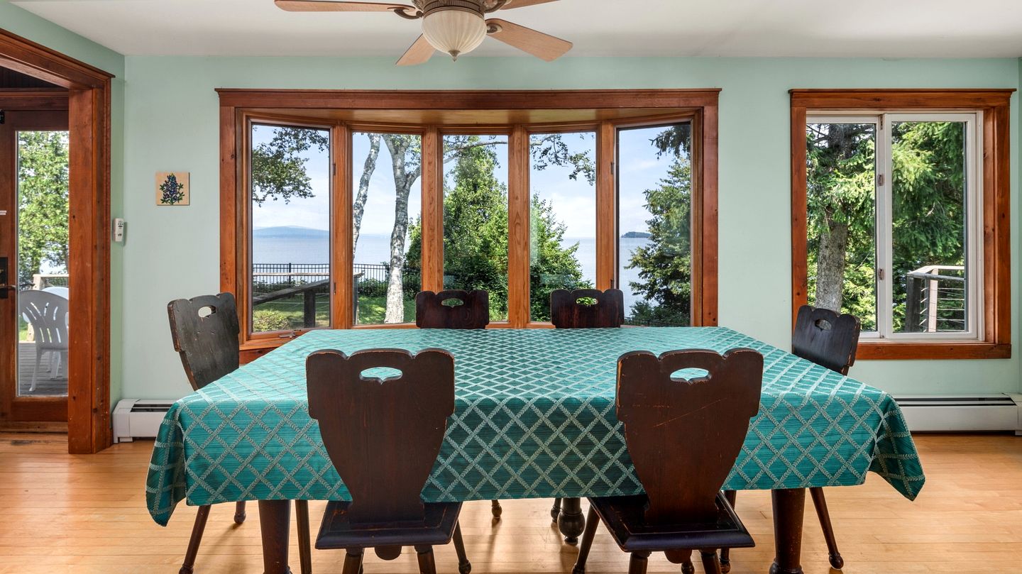 Beautiful Secluded Cottage with Fireplace and Amazing Views in Charlotte, Vermont