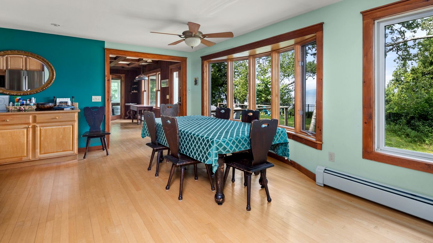 Beautiful Secluded Cottage with Fireplace and Amazing Views in Charlotte, Vermont