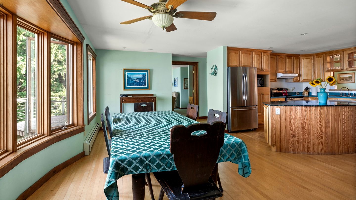 Beautiful Secluded Cottage with Fireplace and Amazing Views in Charlotte, Vermont