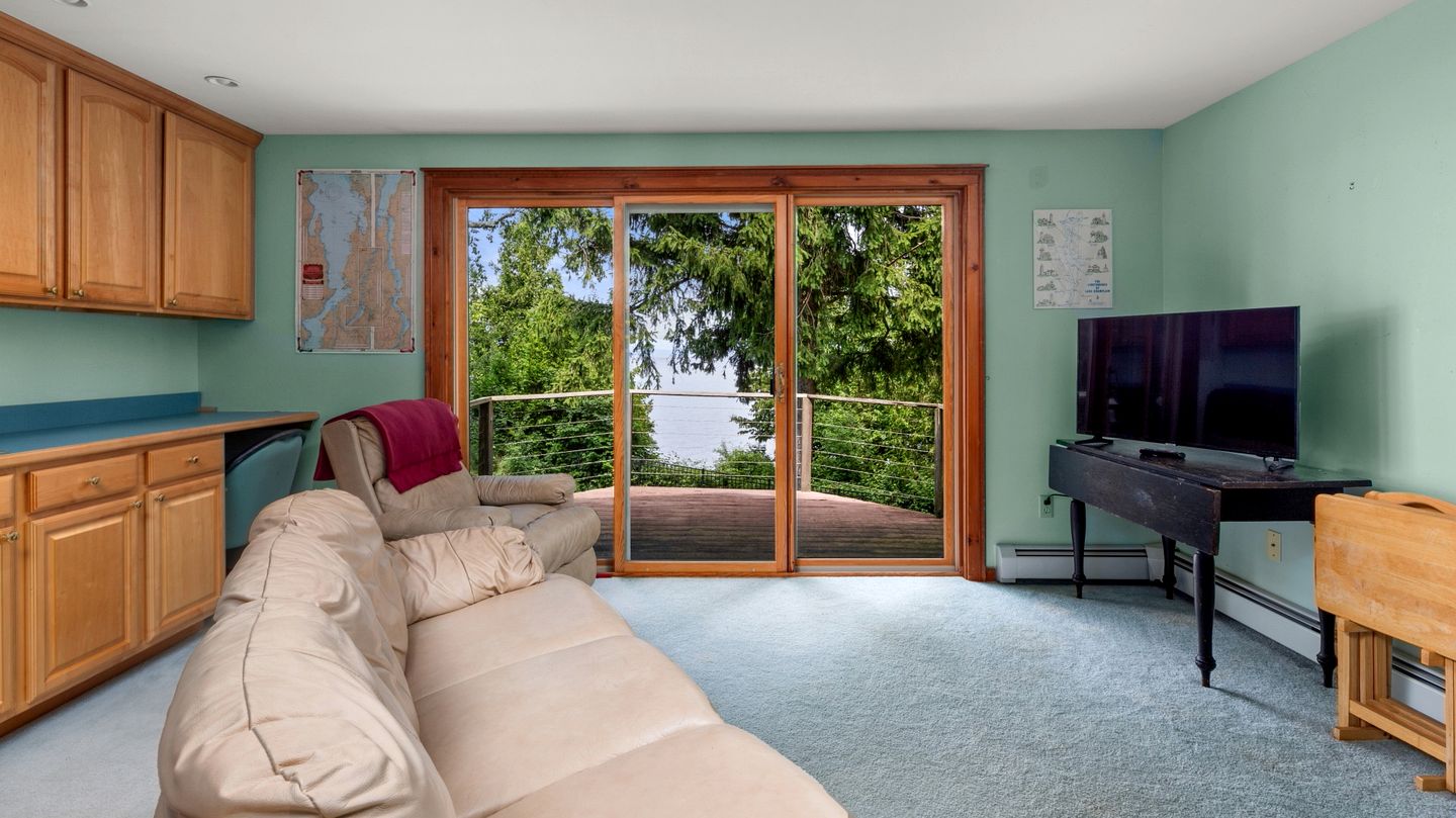 Beautiful Secluded Cottage with Fireplace and Amazing Views in Charlotte, Vermont