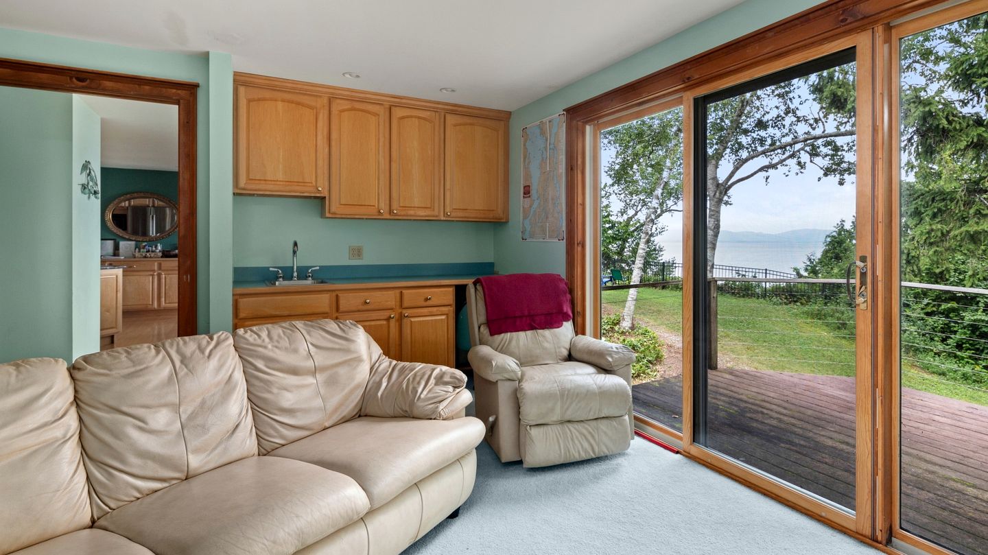 Beautiful Secluded Cottage with Fireplace and Amazing Views in Charlotte, Vermont
