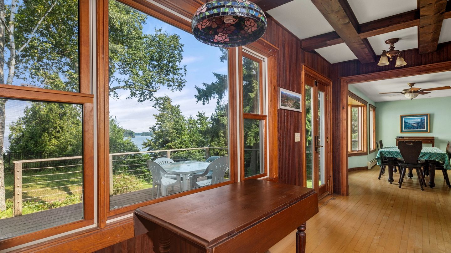 Beautiful Secluded Cottage with Fireplace and Amazing Views in Charlotte, Vermont