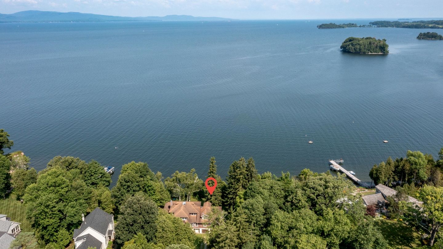Beautiful Secluded Cottage with Fireplace and Amazing Views in Charlotte, Vermont