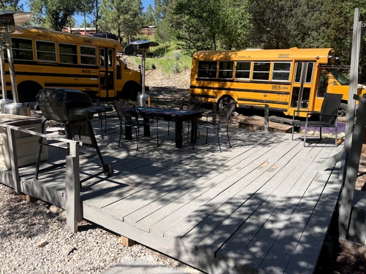 Scenic Skoolie Glamping Retreat, Unique Converted School Buses Near Lincoln National Forest, Mayhill New Mexico