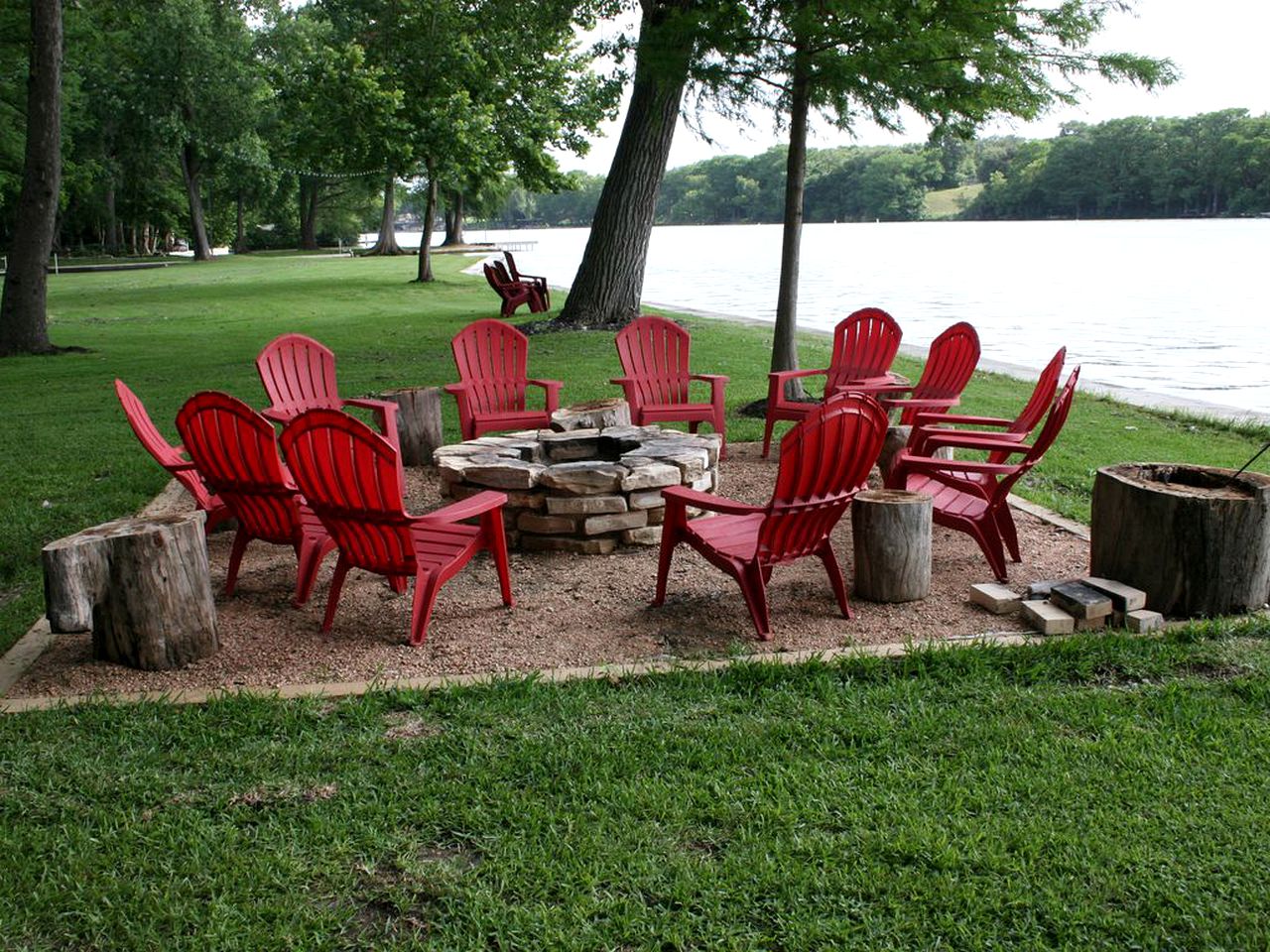 Spacious 10-Person Cabin Rental on Lake Dunlap near Austin, Texas