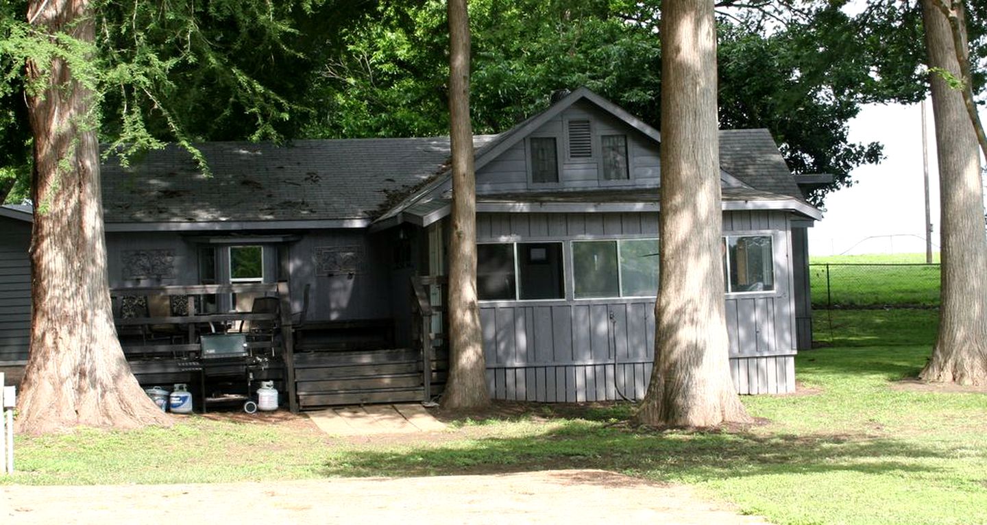 Rustic Waterfront Cottage Rental on the Guadalupe River in Texas