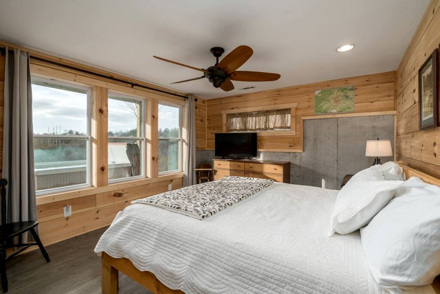 Fantastic Glamping Tiny Home Rental on The Toccoa River in Blue Ridge, Georgia