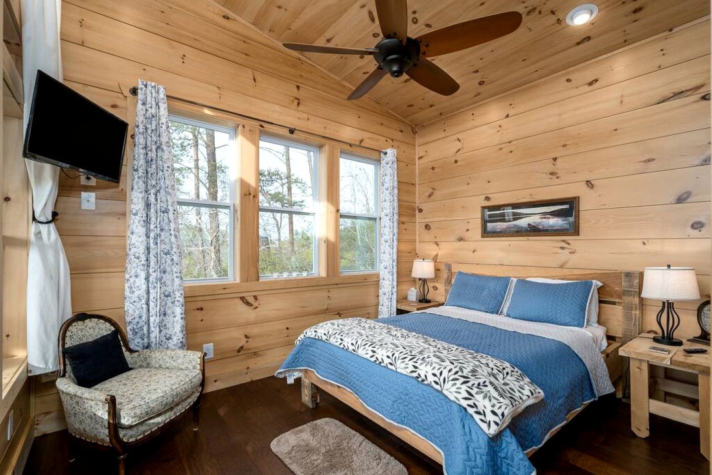 Fantastic Glamping Tiny Home Rental on The Toccoa River in Blue Ridge, Georgia