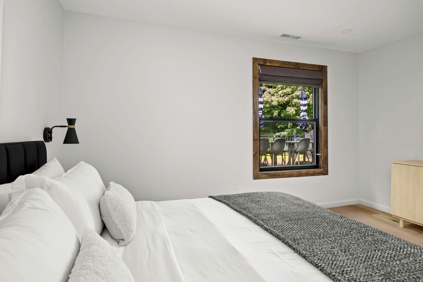 Amazingly Equipped Cabin with BBQ, Fire pit, Deck and Beautiful Design in NY