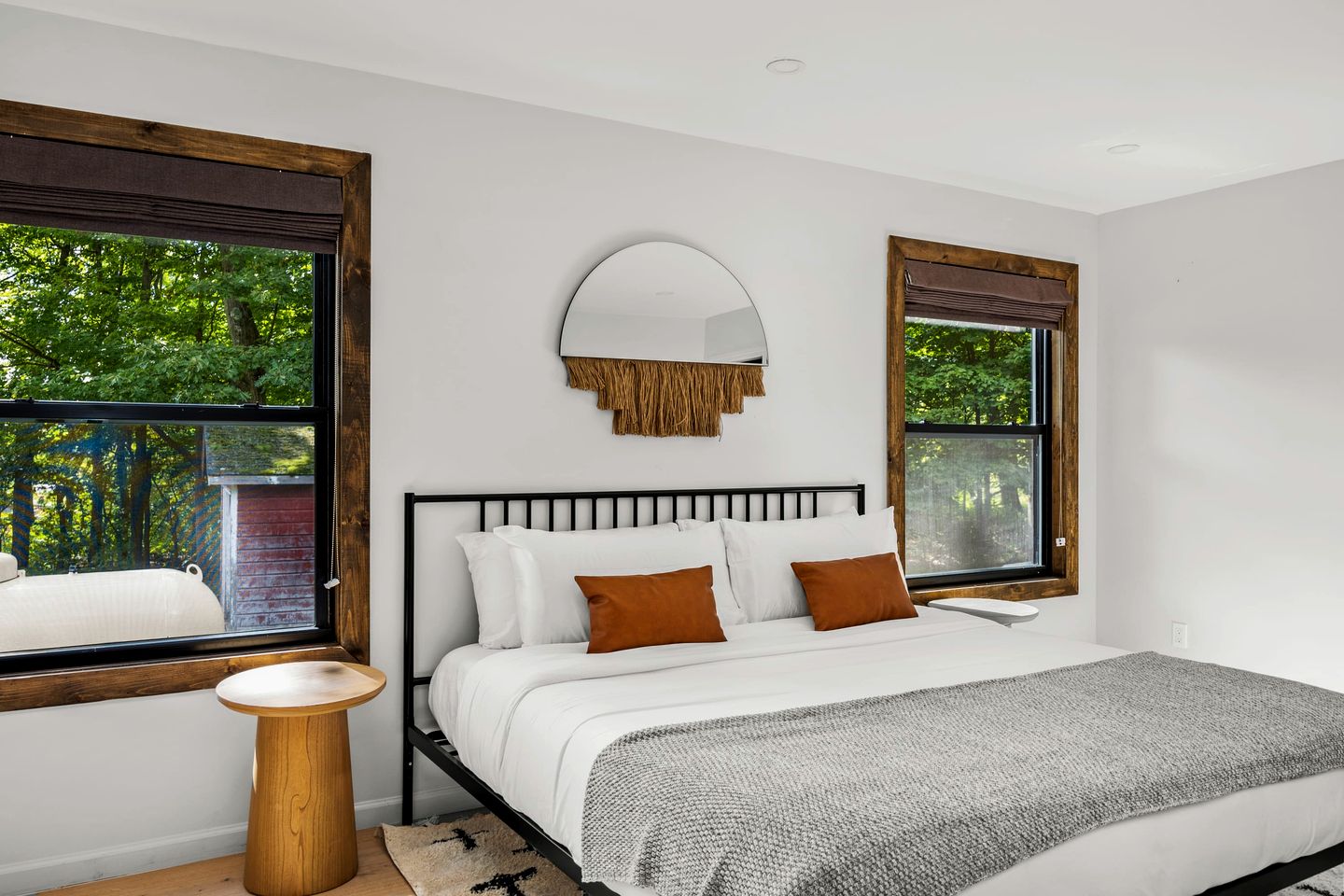 Amazingly Equipped Cabin with BBQ, Fire pit, Deck and Beautiful Design in NY