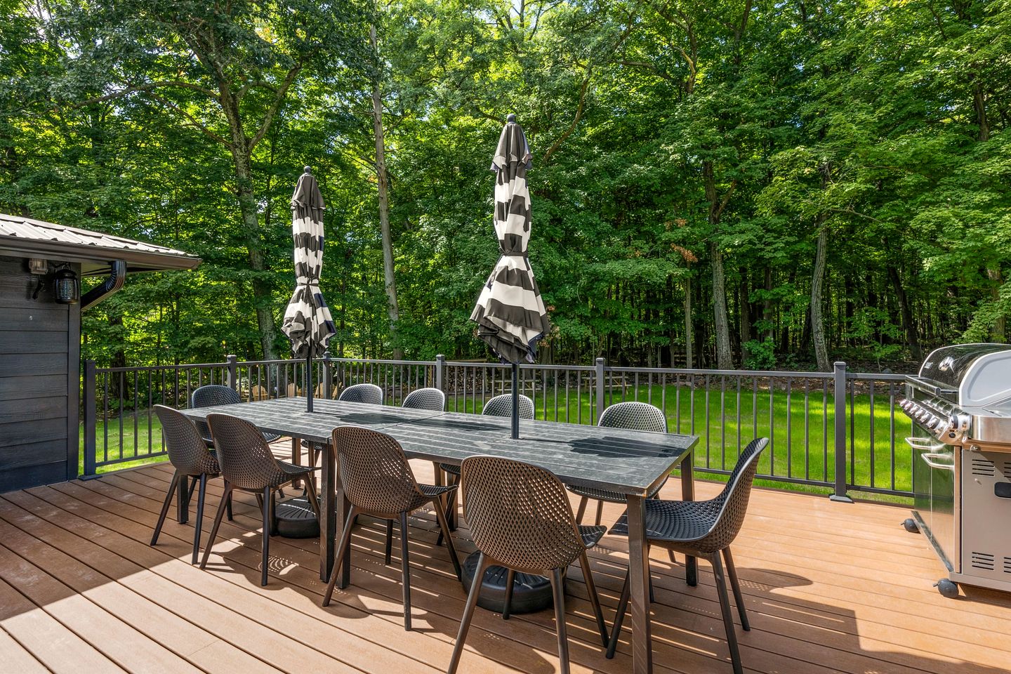 Amazingly Equipped Cabin with BBQ, Fire pit, Deck and Beautiful Design in NY