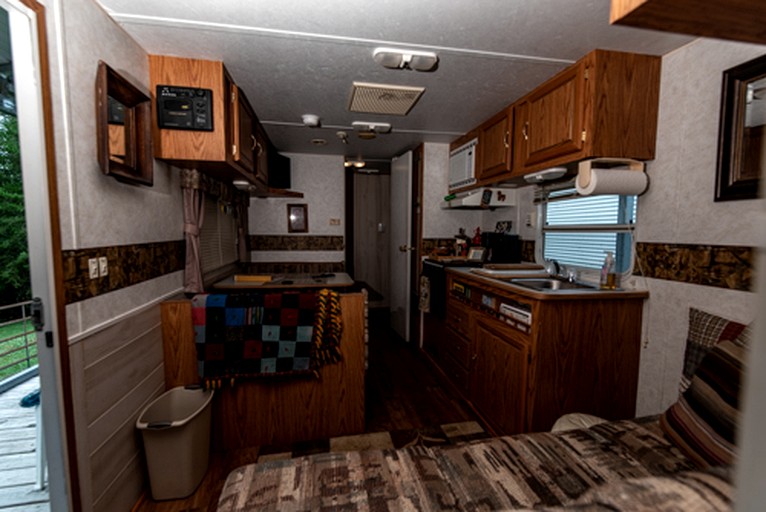 Caravans (United States of America, Ararat, Virginia)
