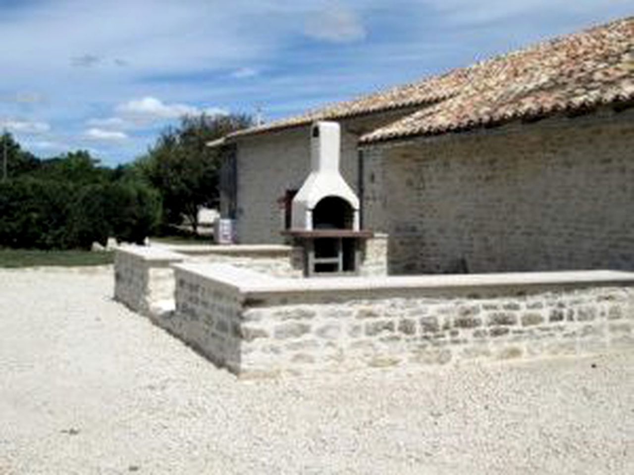 Luxury Bell Tent Rental with Outdoor Pool near Cognac, France