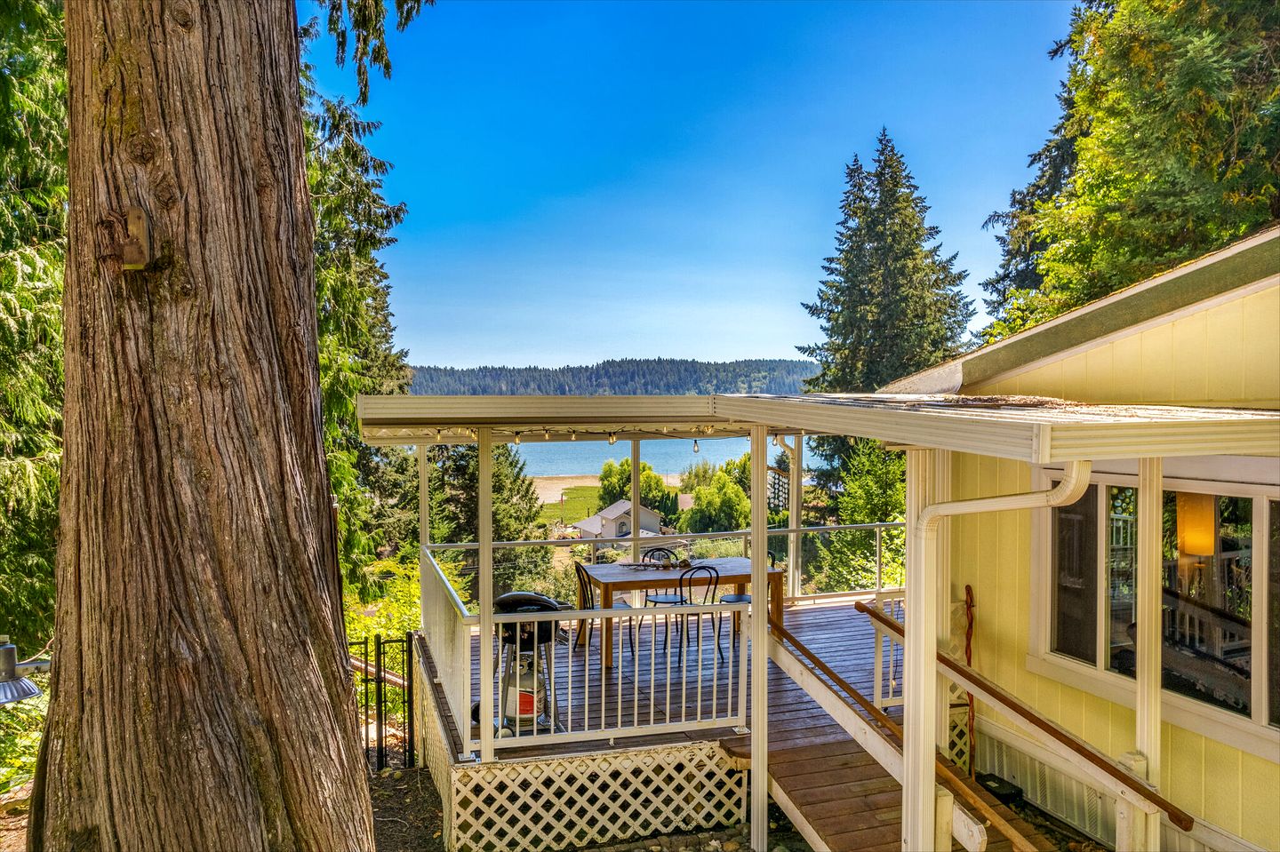 Sweet Cottage Beautifully Design with Lake Views in Washington