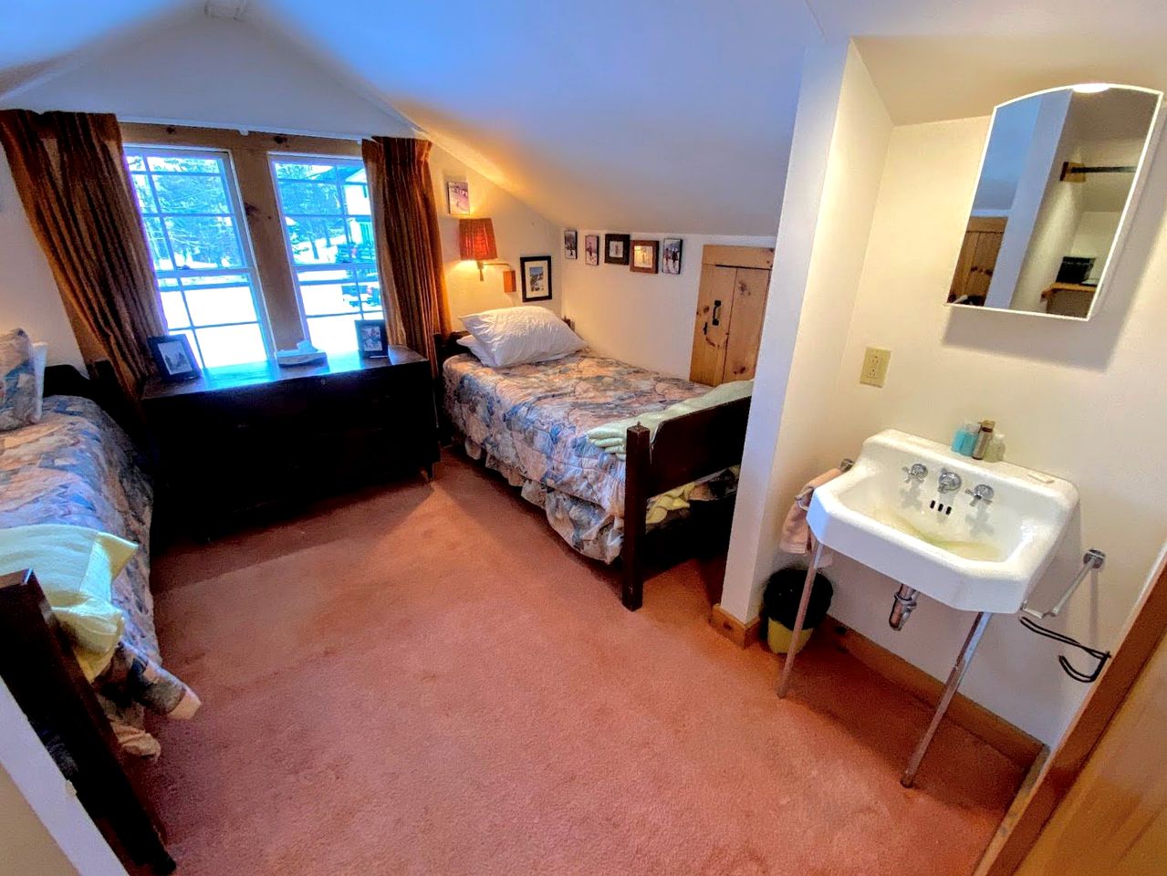 Spacious Retreat for a White Mountains Vacation Getaway